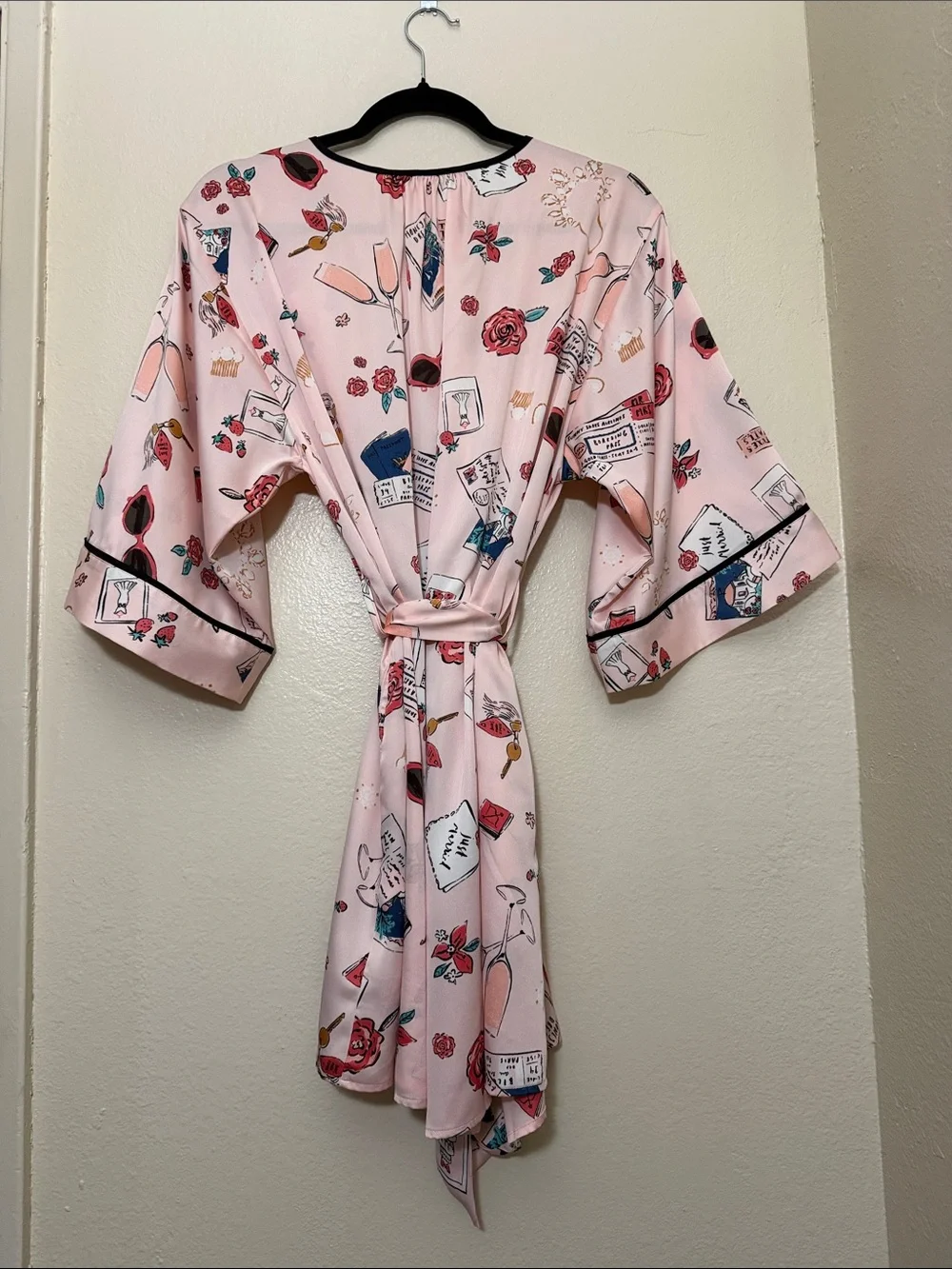 Kate Spade Silky Polyester Charmuse Pink Printed Wrap Robe. Luxe Luxury Size M